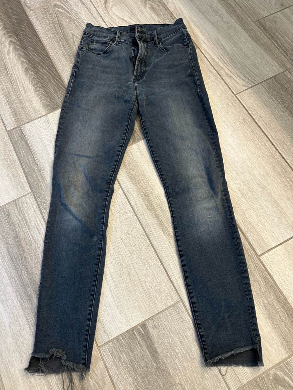 MOTHER Skinny Jeans in Washed Black-Blue with Frayed Hem